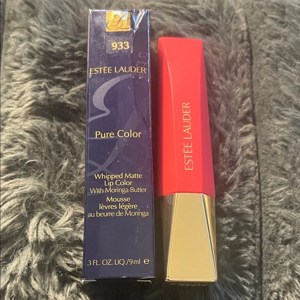 Estée Lauder Pure Color Whipped Matte Lip Color in shade 933 Maraschino